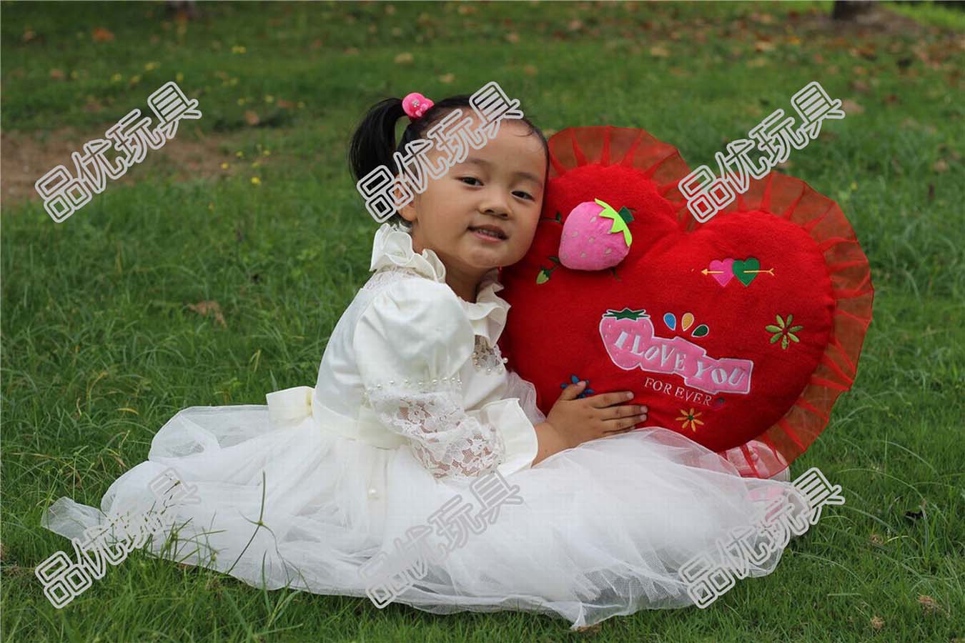 草莓抱枕 草莓抱枕